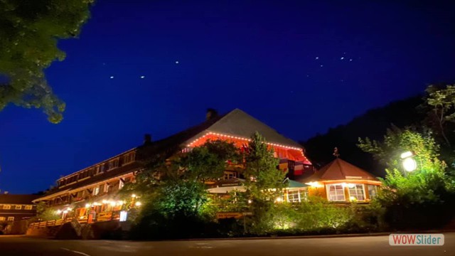 Hotel Hirschen bei Nacht